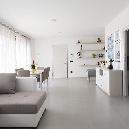 La Terrazza Sul Lago แปร์จีนา วัลซูกานา ภายนอก รูปภาพ